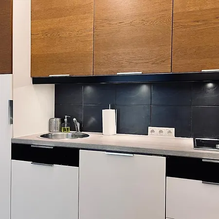 아파트 Railway Station